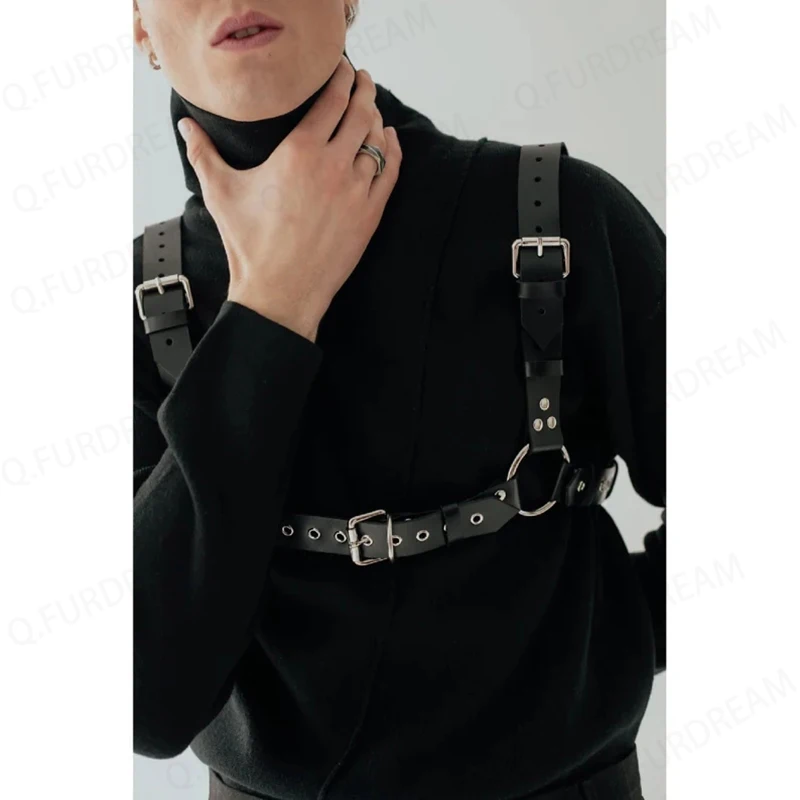 Leder (vegan)  Harness mit Metal-Ringe und Ketten von INCERUN  Model "Harness  x 3 ", Gay Harness 