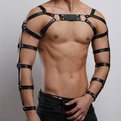 Harness in Schwarz von Incerun Gay  Model " Gay x Gladiator " , Gay Harness