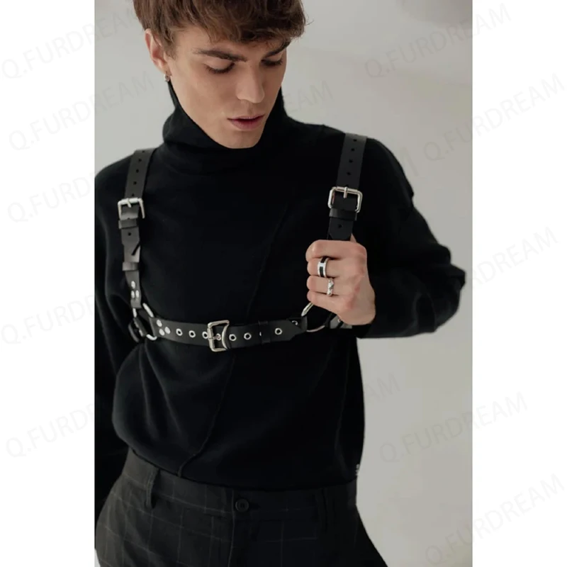 Leder (vegan)  Harness mit Metal-Ringe und Ketten von INCERUN  Model "Harness  x 3 ", Gay Harness 