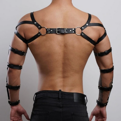 Harness in Schwarz von Incerun Gay  Model " Gay x Gladiator " , Gay Harness